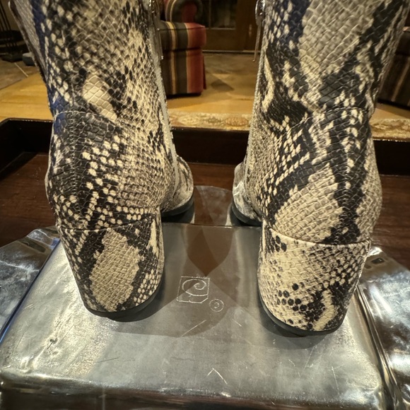 Madden Girl Snake Boots 6.5M - Picture 7 of 16